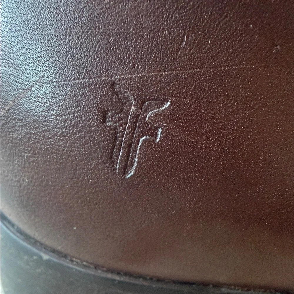 Frye Women’s 8 Elegant Brown Leather Riding Boots see pics flaw‎ top left boot
